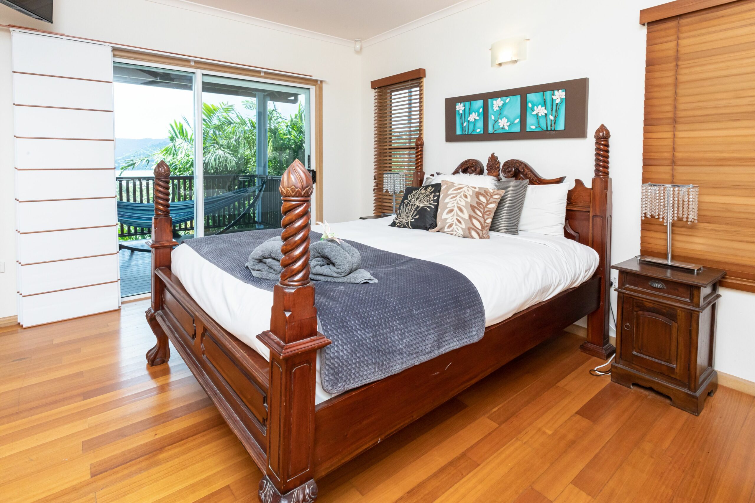 Panoramic views, central Airlie beach, short Stroll to the beaches & village