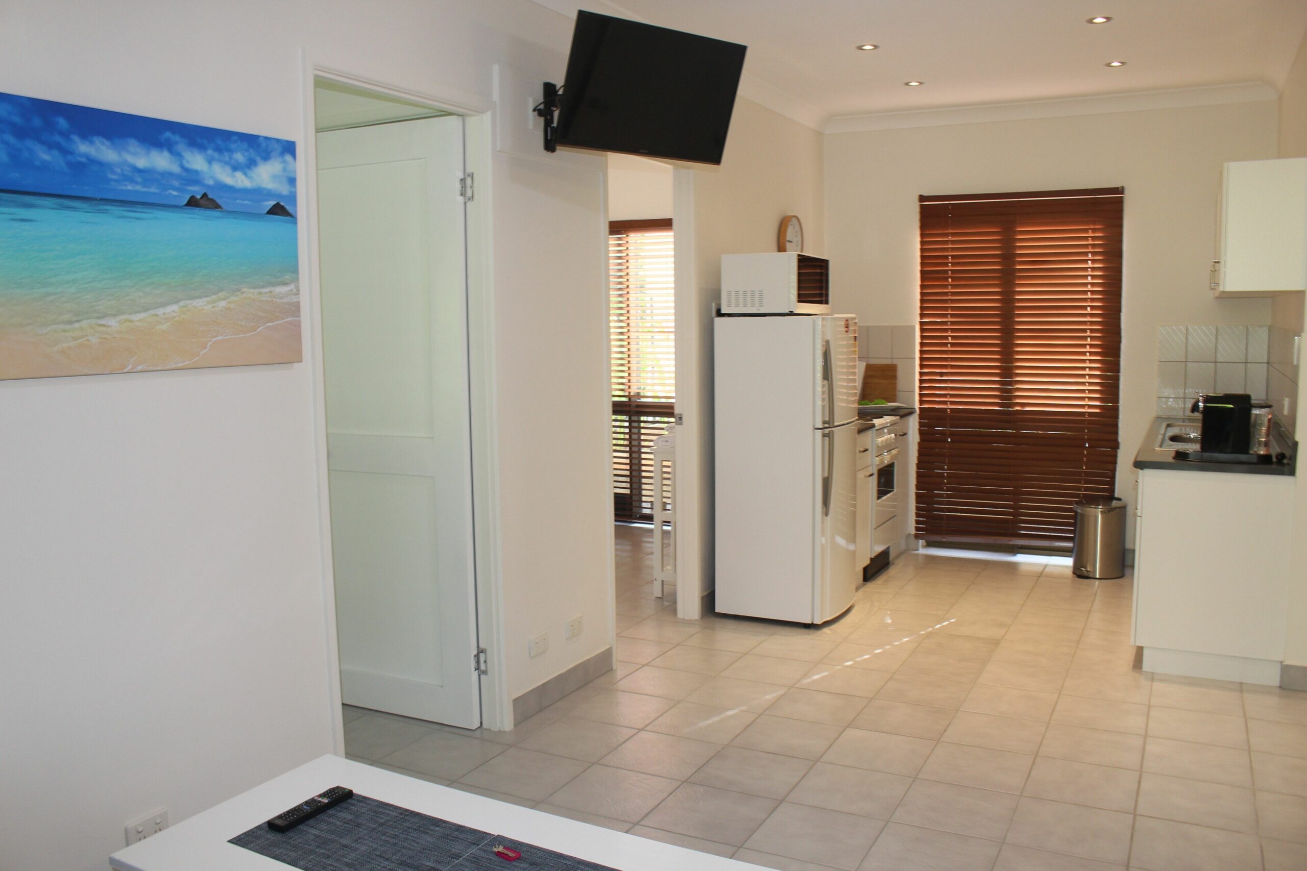 Stunning ,fully self contained ,2 bedroom apartment, just 200 metres from beach.