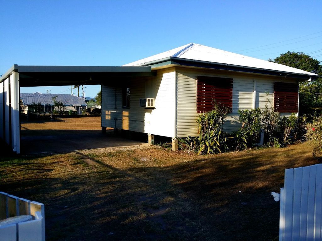 Walk to the Airport 3 Bedroom Home With Netflix Self Check in