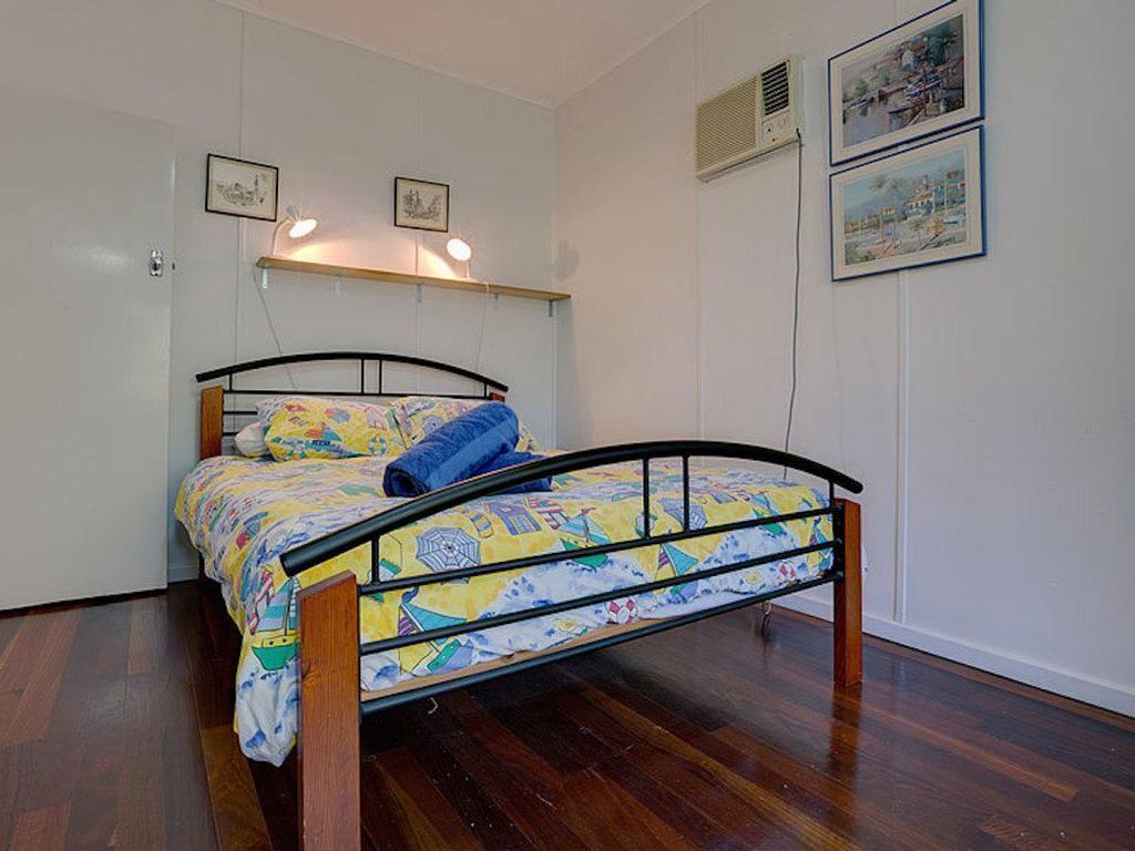 Older Family Home With Beds Galore and Massive Outside Verandah Living