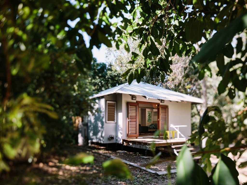 The Little Bush Hut – Nelly Bay, QLD