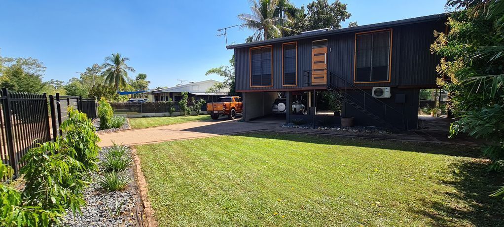 3 BEDROOM HOME & POOL / CHAMPAGNE STAYS DARWIN