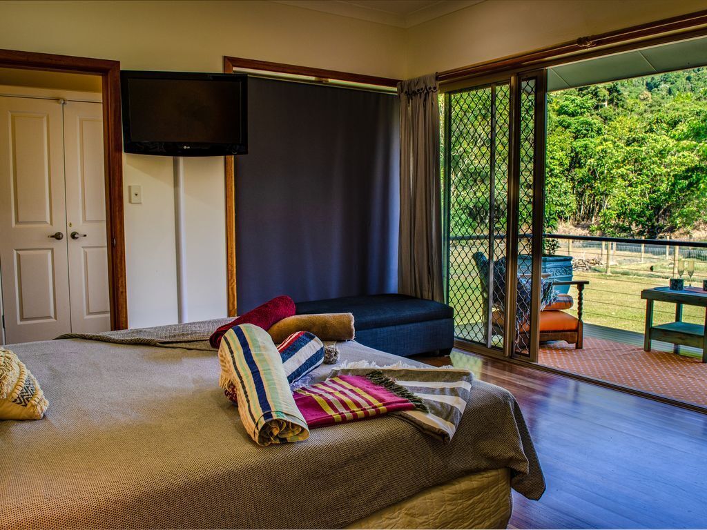 Cairns PET Friendly-the Homestead: on two Acres and River