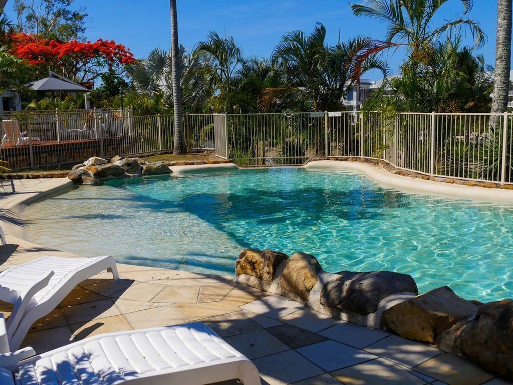 Ocean View Over Port of Airlie Wifi Pool