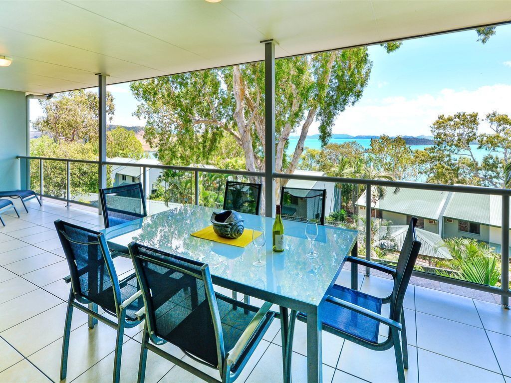 5 Blue Water Views 5 – a Luxuriously Appointed, two Bedroom Apartment