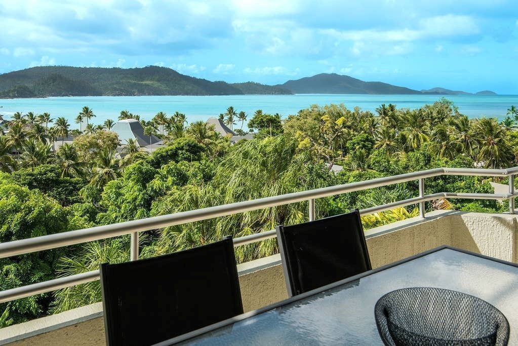 Poinciana Lodge 111 - Seaview Apartment on Hamilton Island