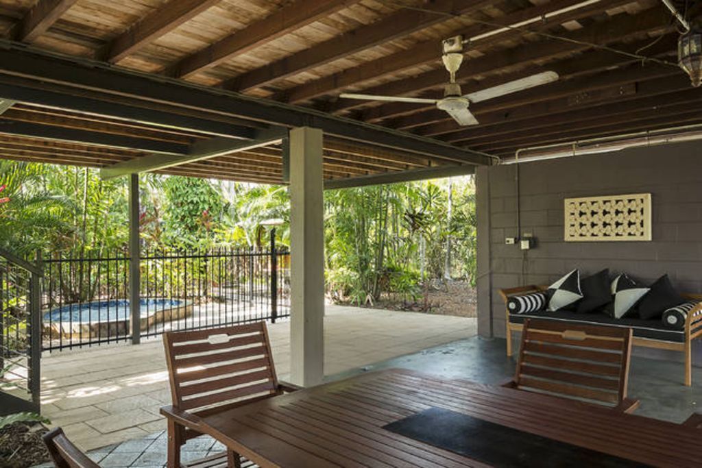 Tropical Retreat - Perfect for Families or Small Groups and pet Friendly