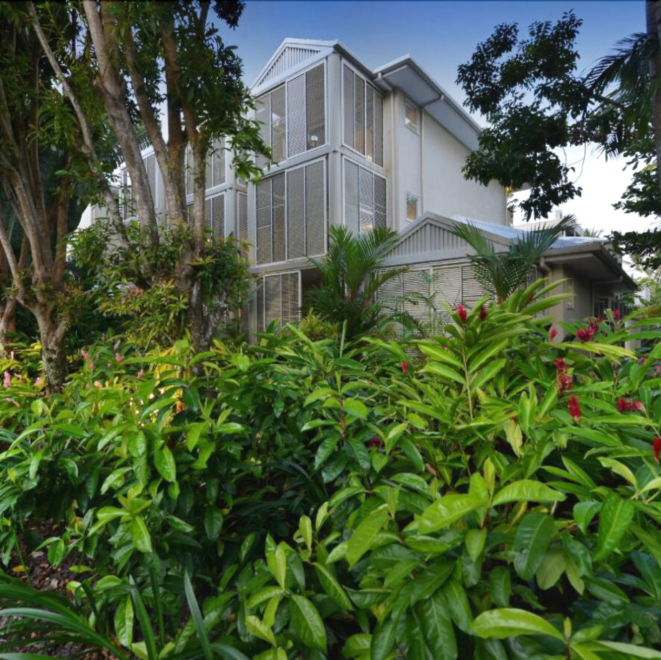 Port Douglas Apts on Macrossan Street