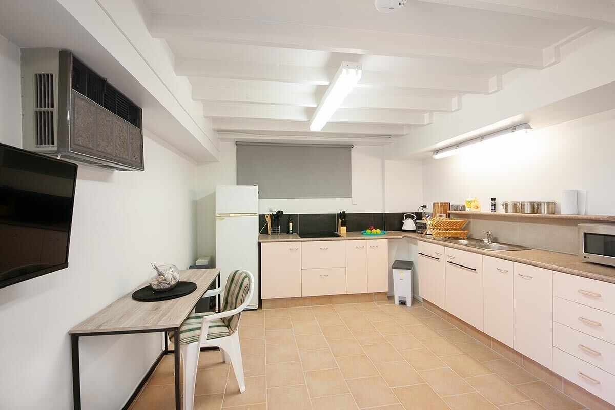 Beautifully Located Apartment, Seconds to the Bush, Minutes From the Beach