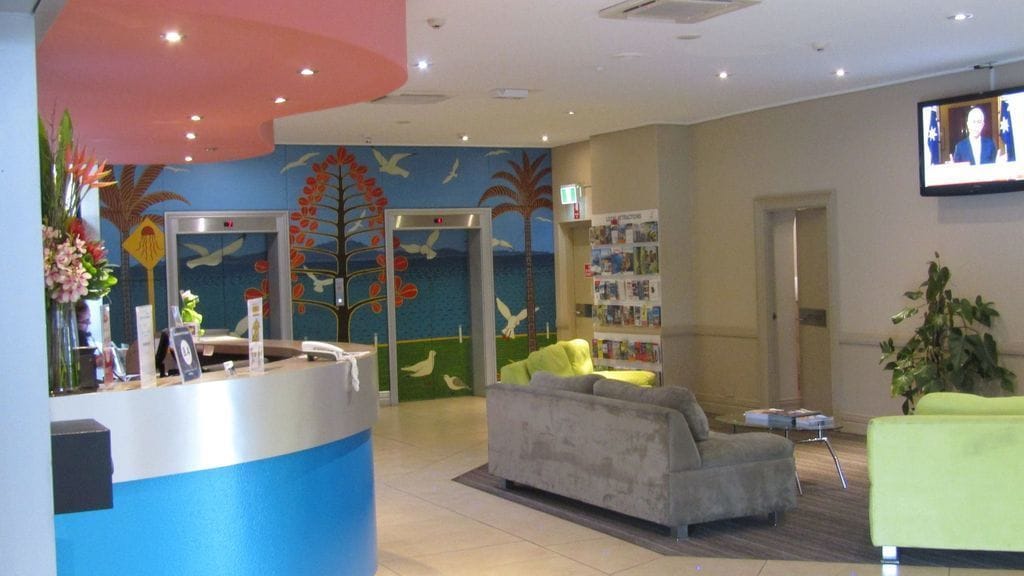 For Work or Play Amazing Ocean Views Fast Wifi Foxtel Pool A/C Strand Front