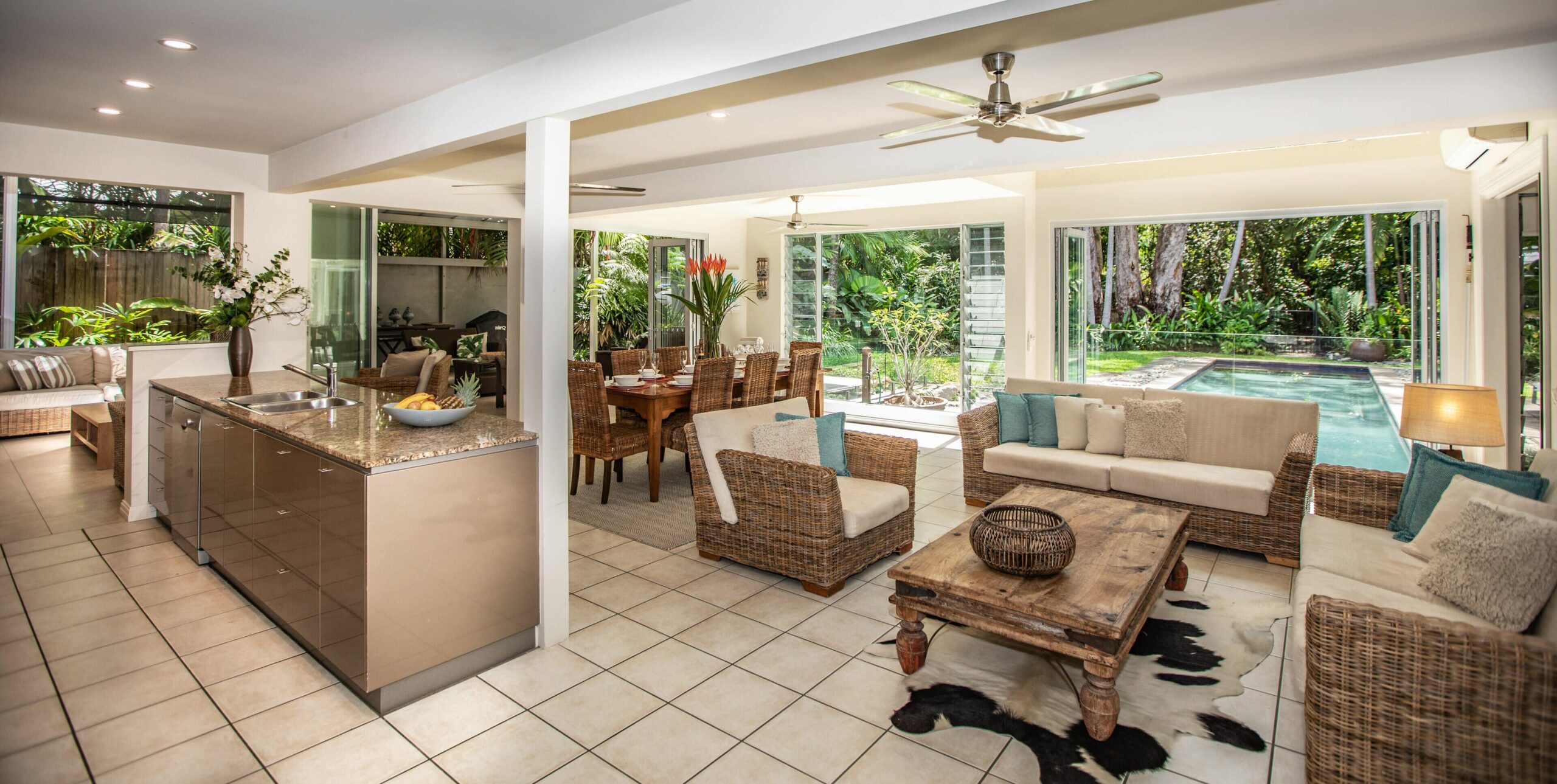 Port Douglas, Luxury Beach Front Home