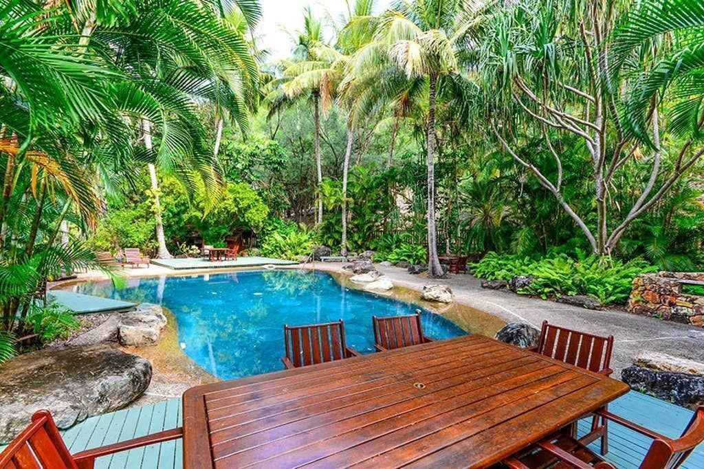 Poinciana Lodge 208 - Seaview Apartment on Hamilton Island