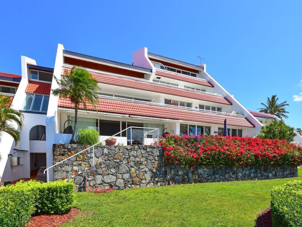 NEW Bella Azure Two Bedroom Two Bathroom Spacious Ocean-view Apartment With Golf Buggy