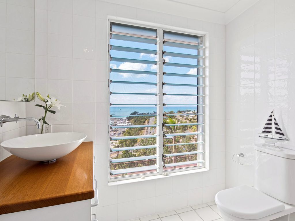 Nautilus On The Hill - Luxury Holiday Home in Central Airlie