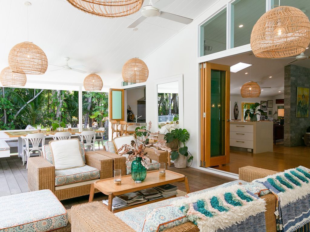 Pineapple Pete's Beach House Laid Back Luxury