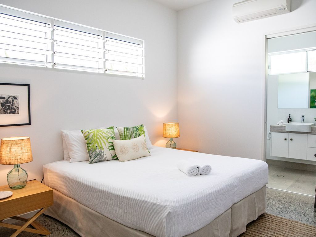 Port Beach House #4 With Private Heated Swimming Pool in Tropical Port Douglas