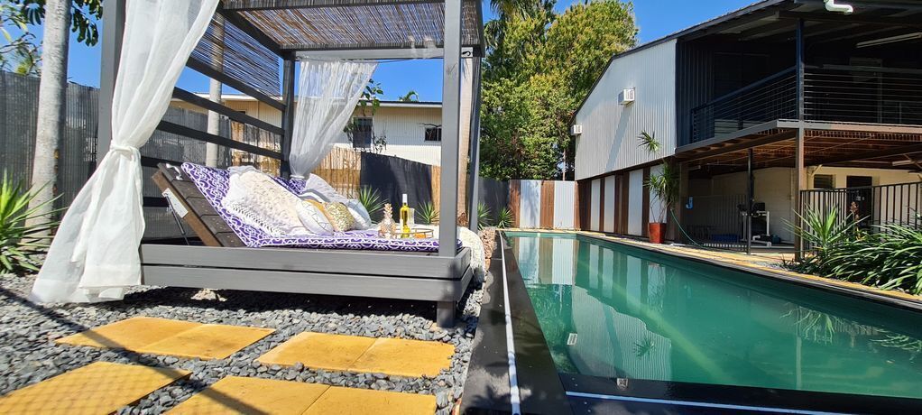 3 BEDROOM HOME & POOL / CHAMPAGNE STAYS DARWIN