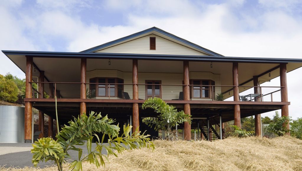 Family Friendly Queenslander With Wrap Around Deck