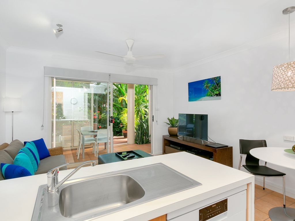 Port Douglas Apartments, Location, Location