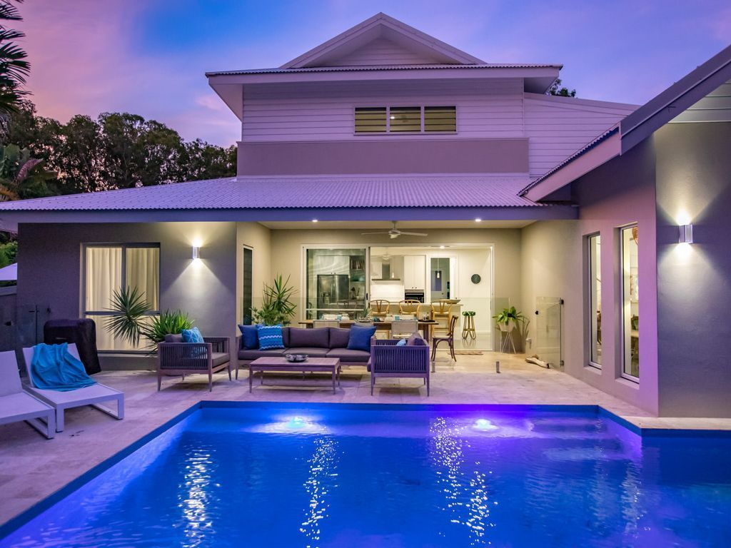 Port Beach House #4 With Private Heated Swimming Pool in Tropical Port Douglas