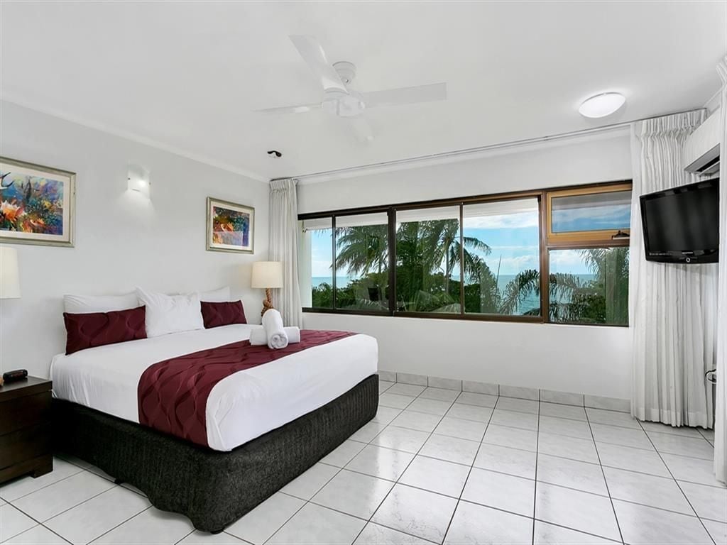 Superior Seaview 1 Bedroom With Return Airport Transfers