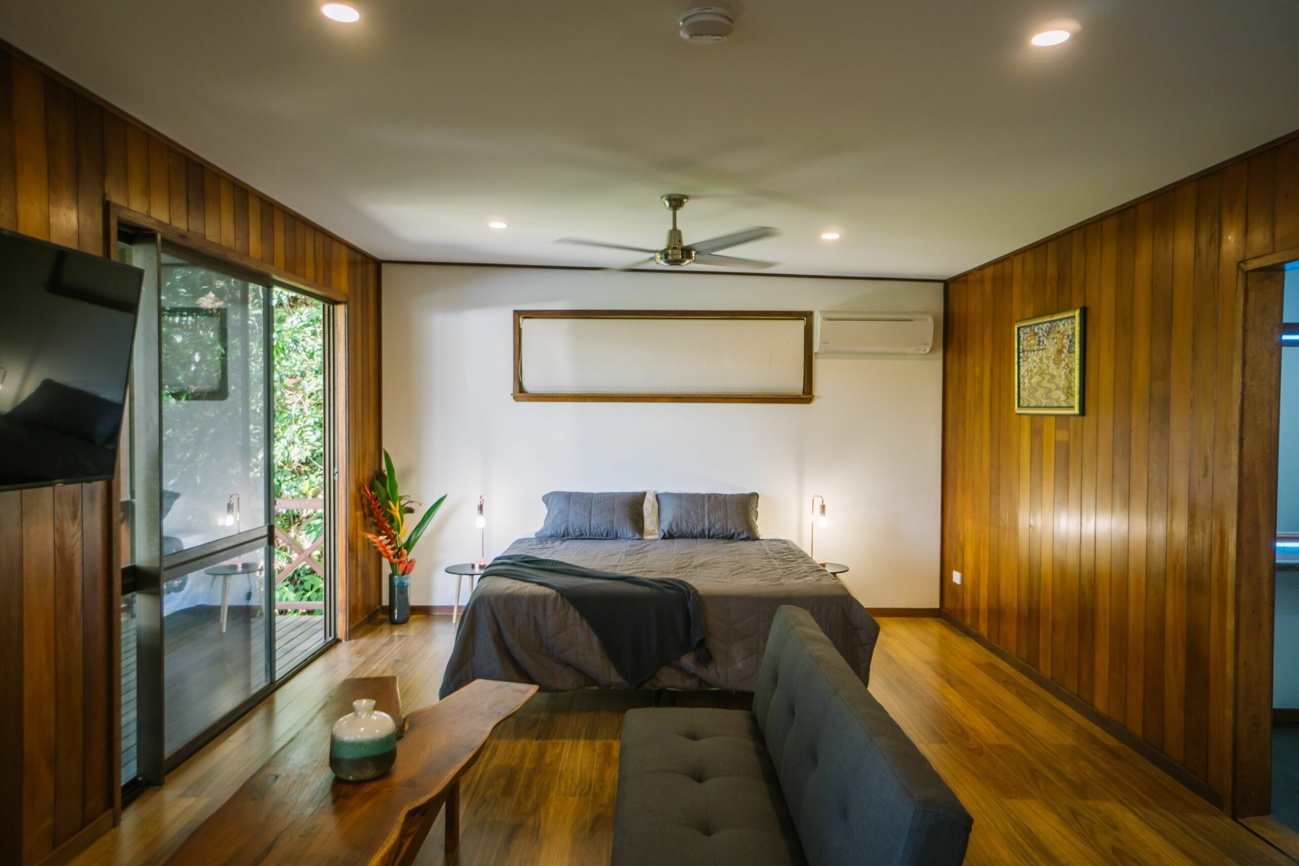 Private relaxing 1 bedroom Rainforest Studio close to nature, town and amenities