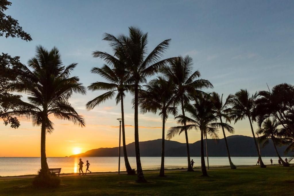 19/181 Esplanade, Cairns City - Ocean Views IN THE Cairns CBD