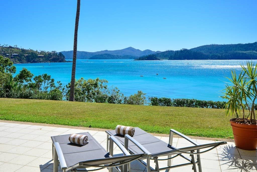 Frangipani 002 - Beachfront Apartment on Hamilton Island