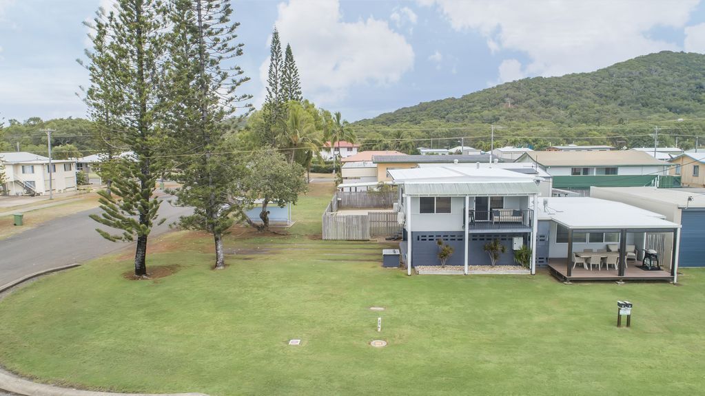 "the Retreat" - Upstairs - Grasstree Beachfront Shacks