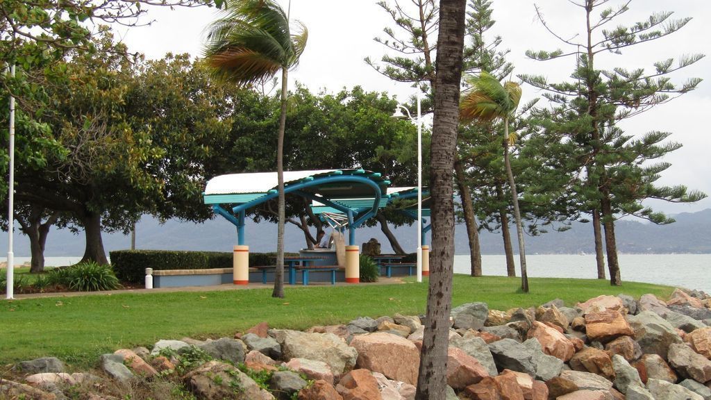 For Work or Play Amazing Ocean Views Fast Wifi Foxtel Pool A/C Strand Front