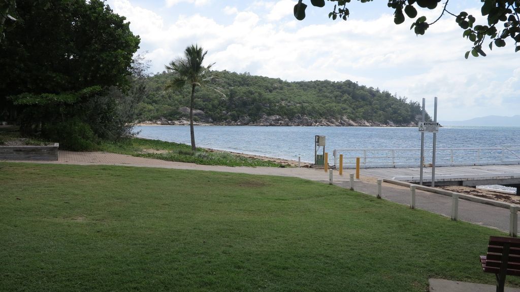 The Deck On Picnic - Picnic Bay, QLD