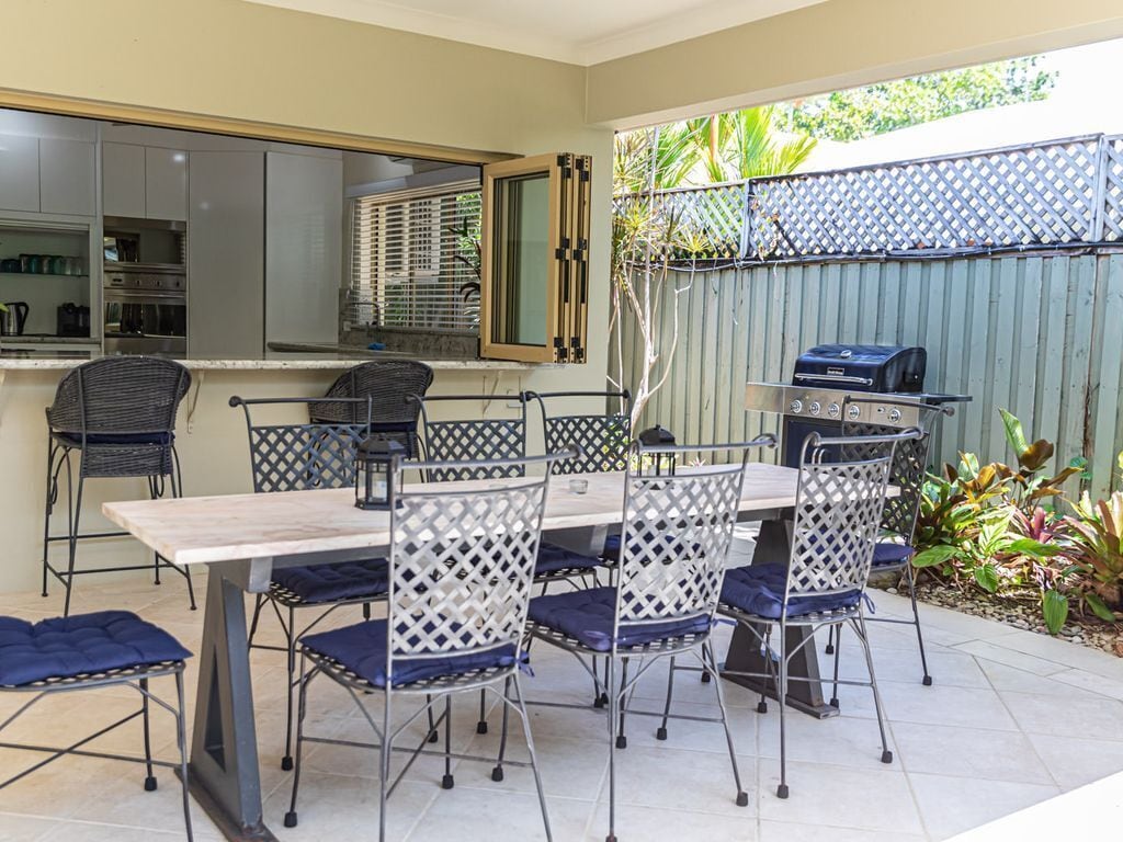 Six Beachside Port Douglas With Heated Swimming Pool & Footsteps From the Beach