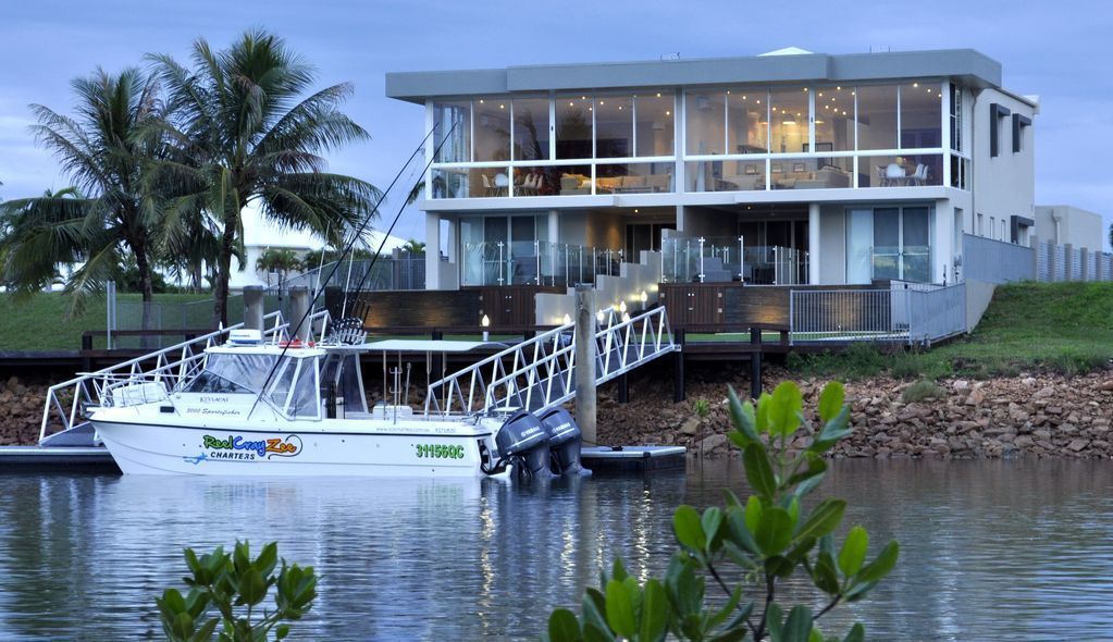 Villa Frente al mar con Piscina Privada y Embarcadero