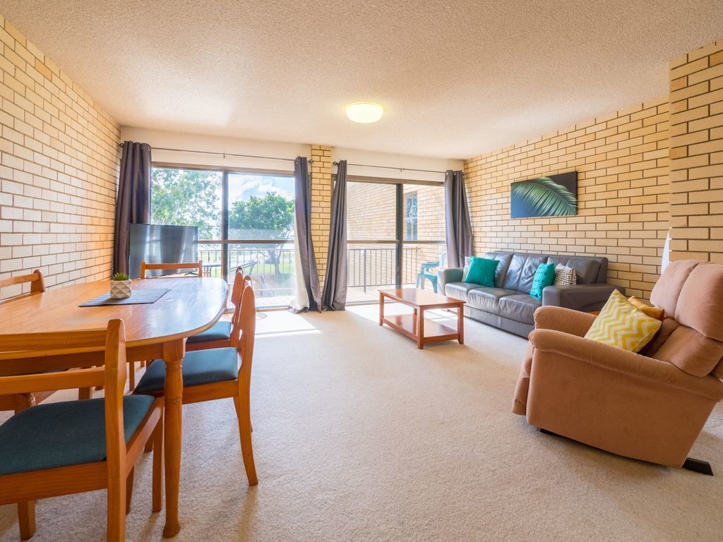 Golden Shores Unit 3, 21 Landsborough Parade