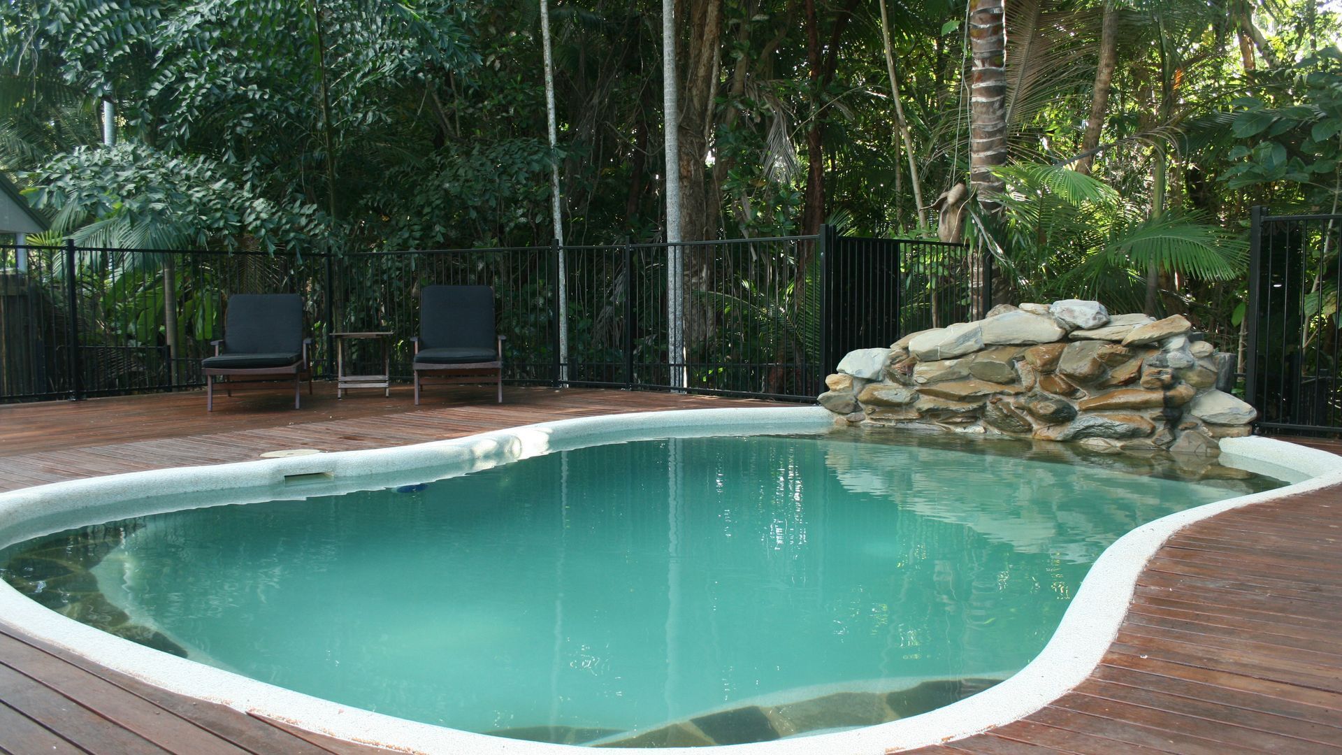 Atoll Close, 4 bedrooms, free WiFi, Private Pool, walk to beach, Foxtel