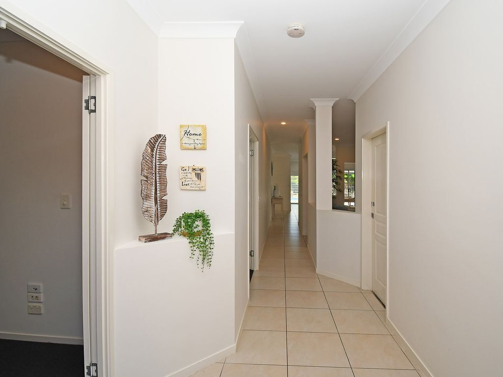 A Home By The Sea - Toogoom - 4BR - Pool - Aircon - Outside Pet Friendly