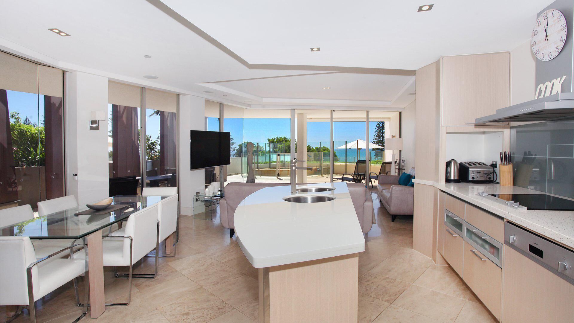 Oceans 201 - 3 Bedroom Unit With Spa Located on the Mooloolaba Esplanade