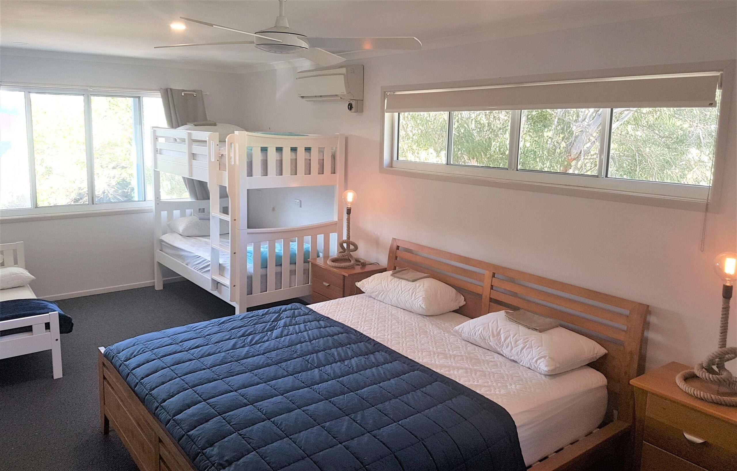 Fins - Happy Valley, Fraser Island - 5 Bedroom 4 Bath 2 Kitchen Free Wifi