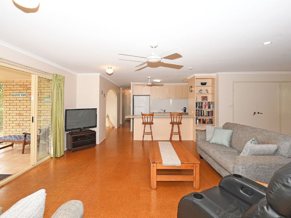 Sandy Paws - Burrum Heads- Walk to Beach -3br- Aircon- Pool Table