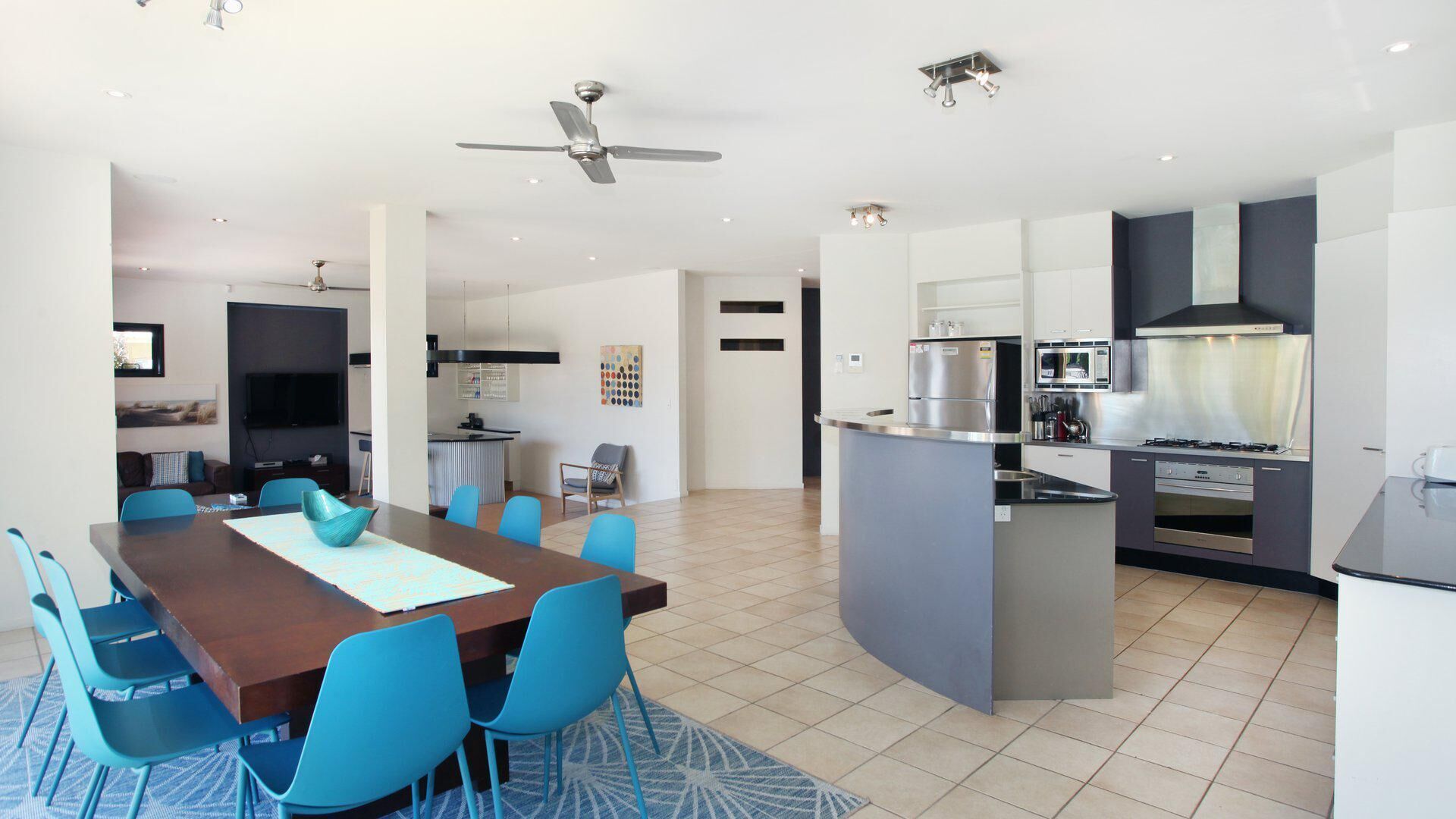 Tarcoola 41 - Five Bedroom House With Foxtel + Wifi + Aircon and BBQ in Mooloolaba