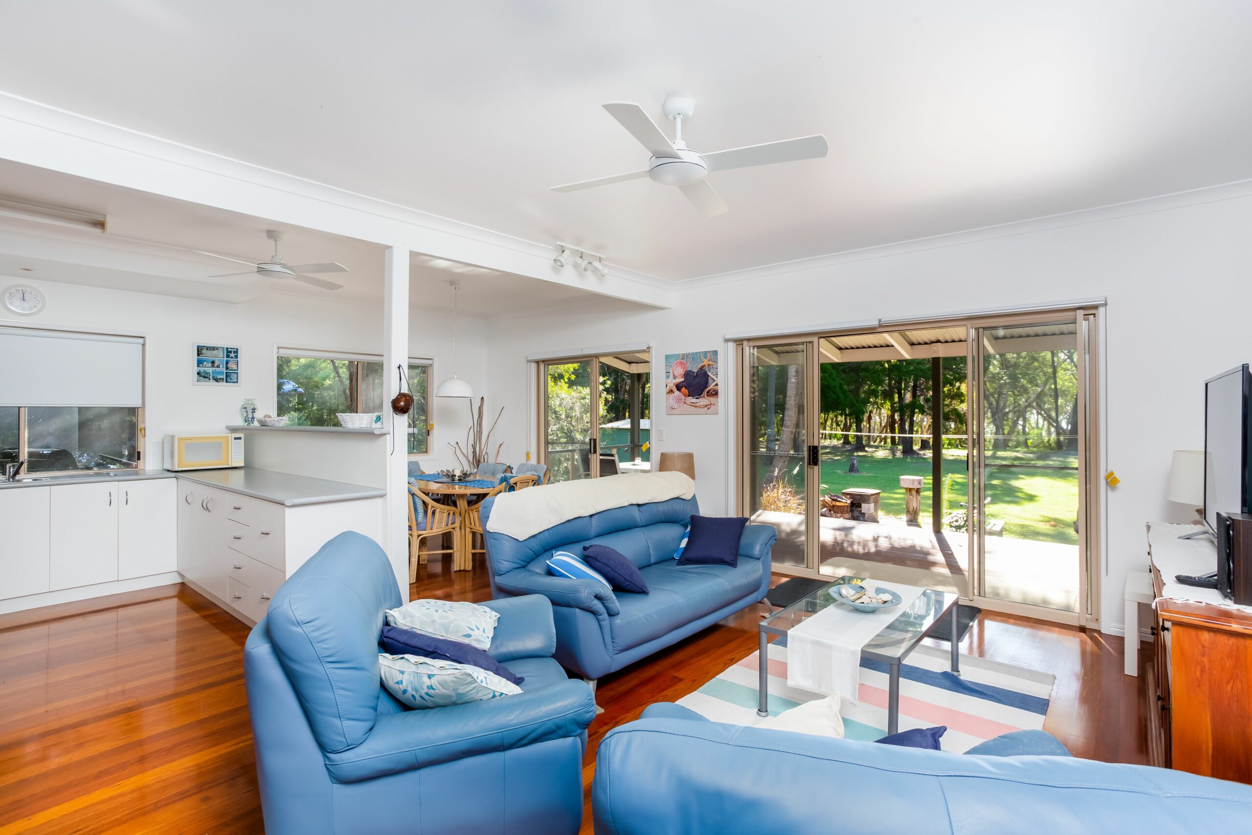 PERFECT GETAWAY ALONG THE GREAT SANDY STRAITS – STONE'S THROW FROM THE BEACH.