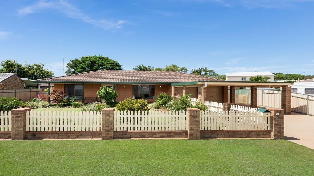 33 Wavell Avenue Golden Beach