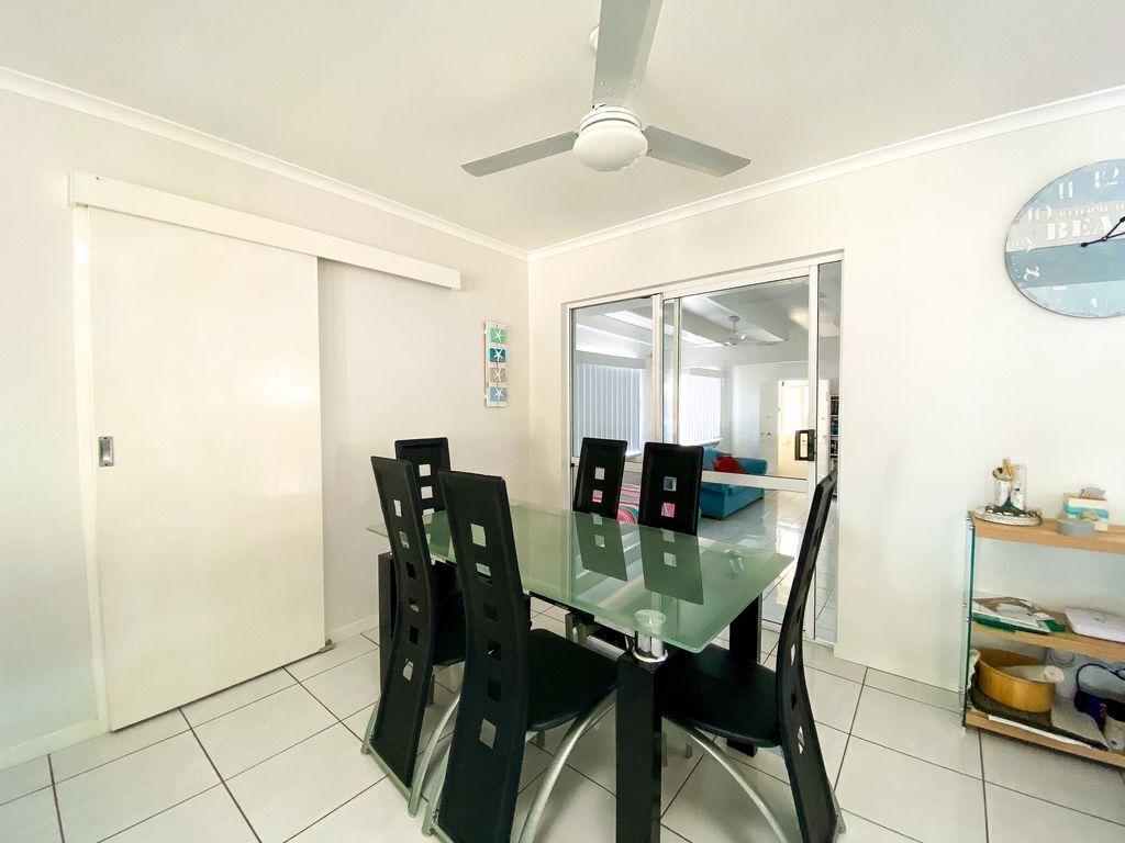 Beach House on Burrum- Close to Beach- 3br- Wifi-foxtel