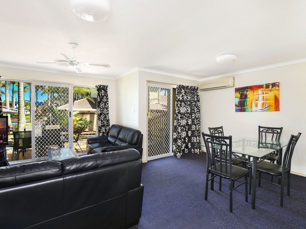 Resort Style - The Oasis Resort Villa 7, 2 Landsborough Pde