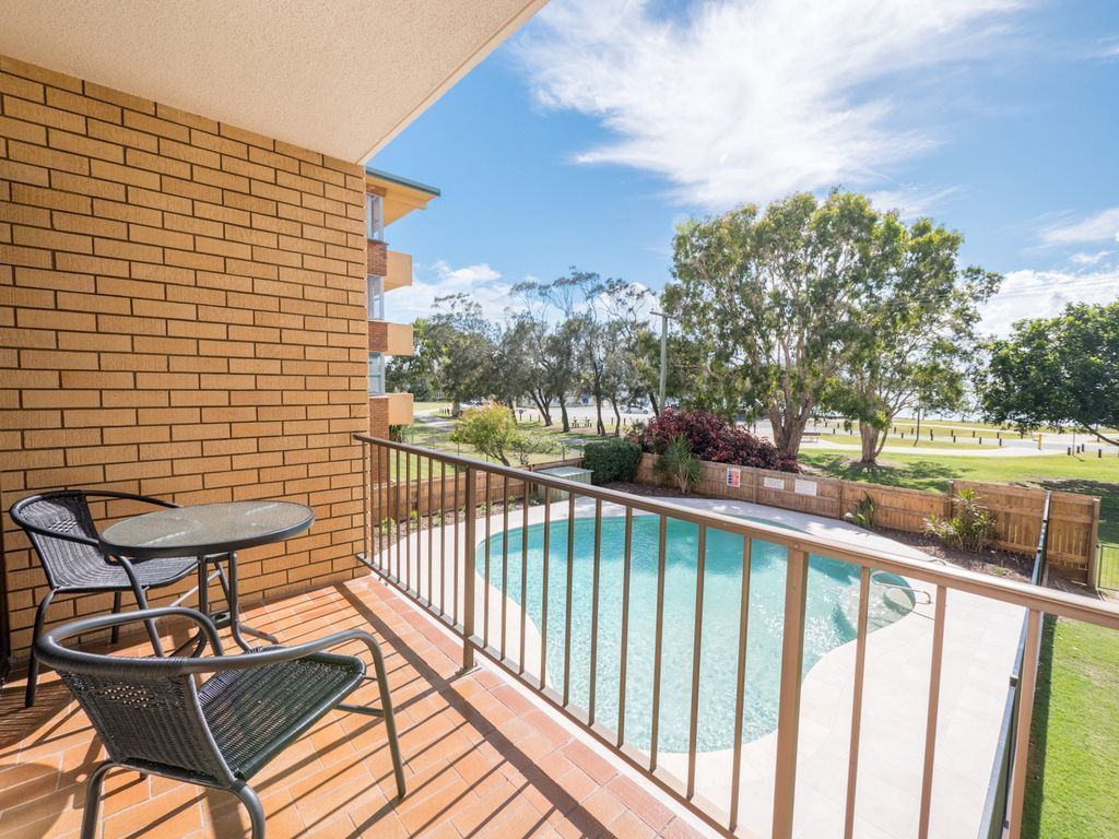 Golden Shores Unit 3, 21 Landsborough Parade