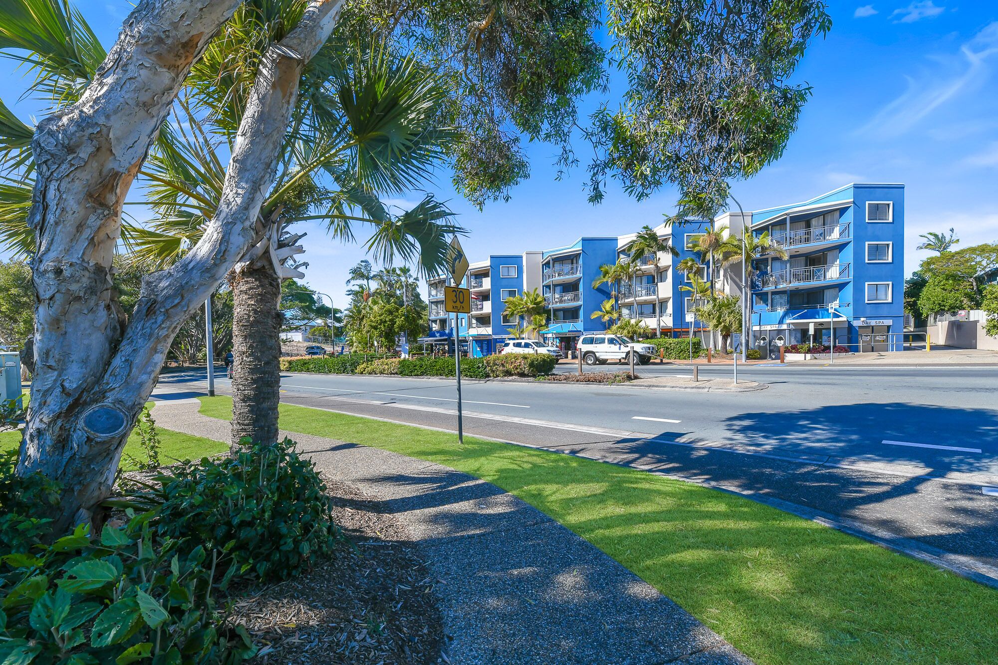 Sunshine Coast Beach Apartment - opposite Dicky Beach