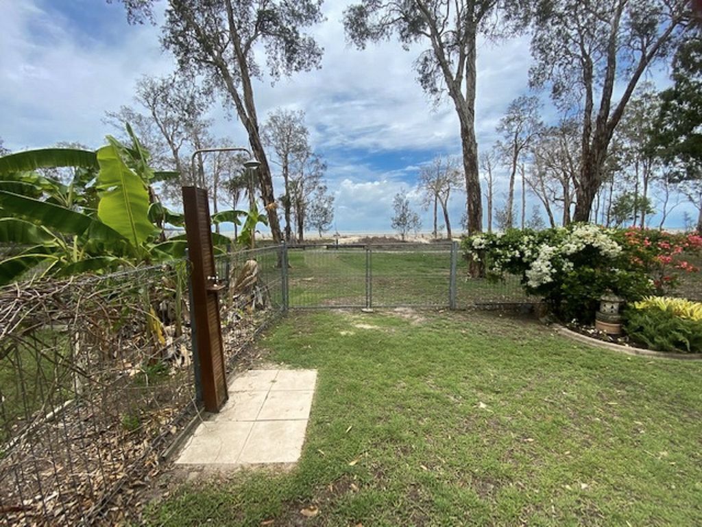 Bay Vista - Burrum Heads- Beachfront- 3 Br-aircon-pets Welcome