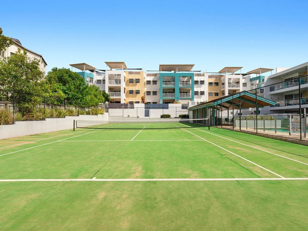 2BR Coolum Beach Rooftop Deckspa Tennis Pool