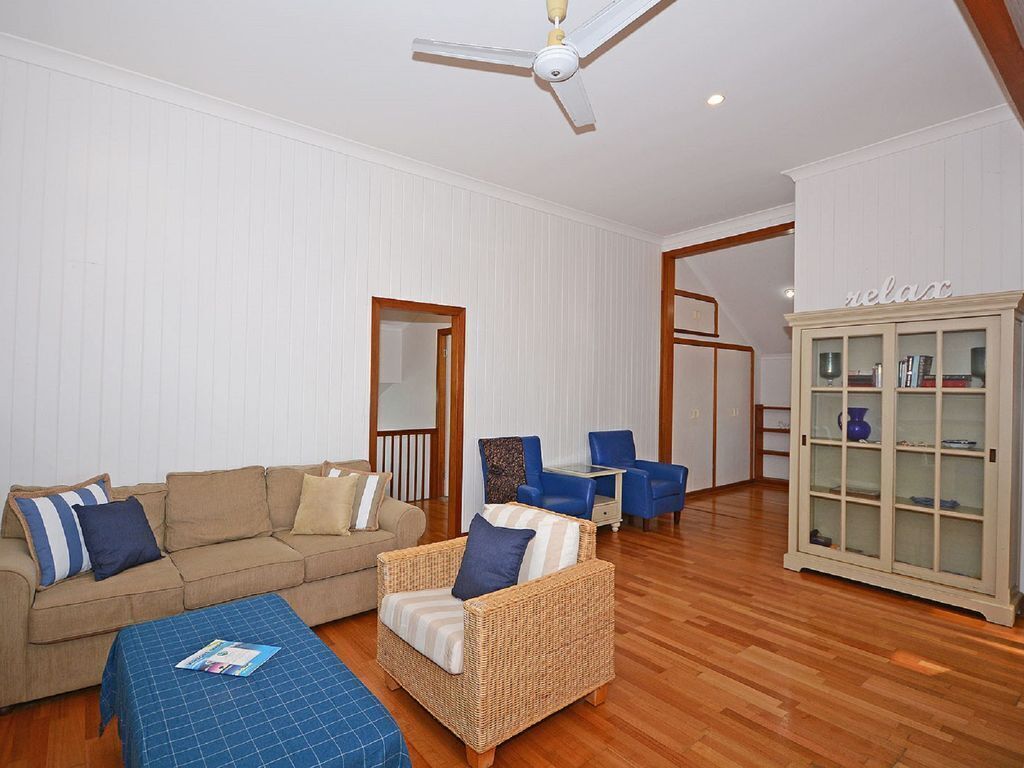 The Perfect Spot - Burrum Heads- Beachfront - 4 BR - Large Yard