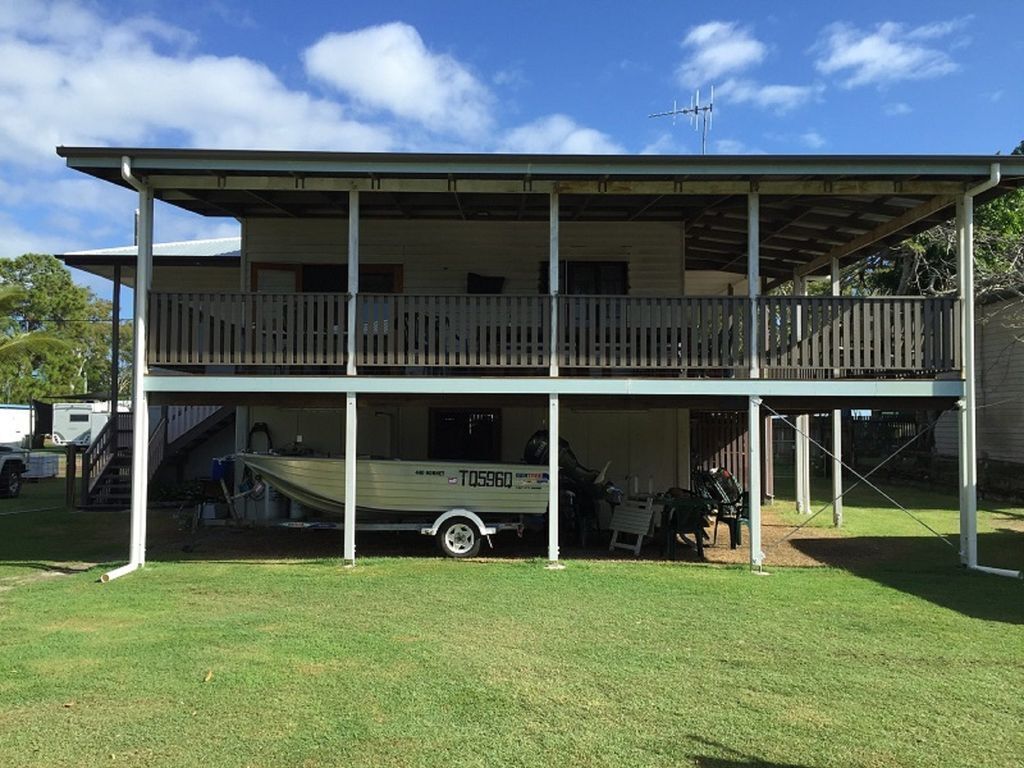 A Beach House@burrum - Water Views-3br-aircon -pets OK